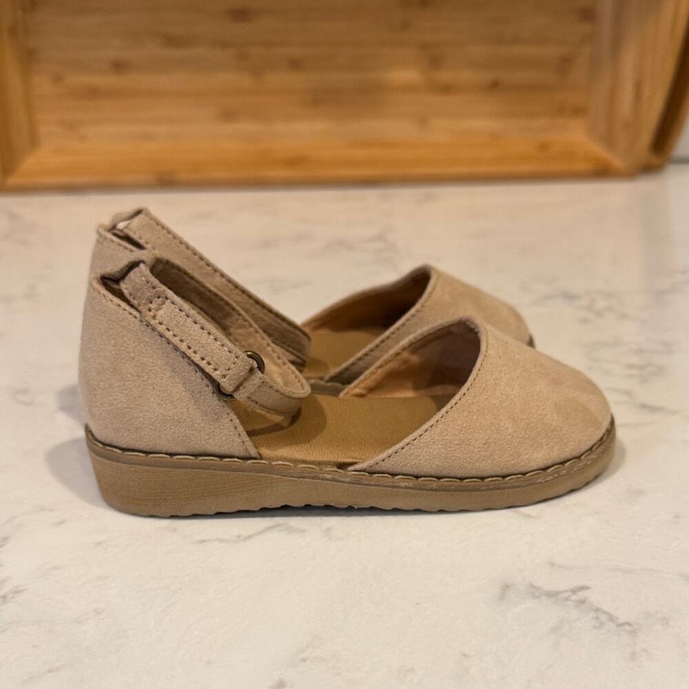 Old Navy Faux-Suede Mary-Jane Sandals for Toddler size chunky sand size 8